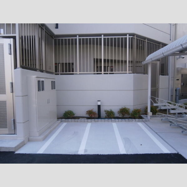 現地周辺 (バイク置場)