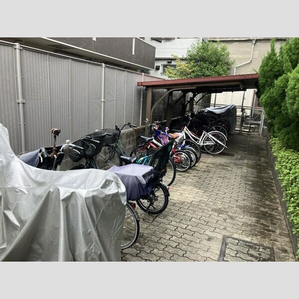 現地周辺 (駐輪場)