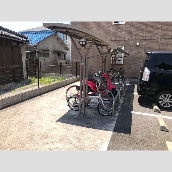 現地周辺 (駐輪場)