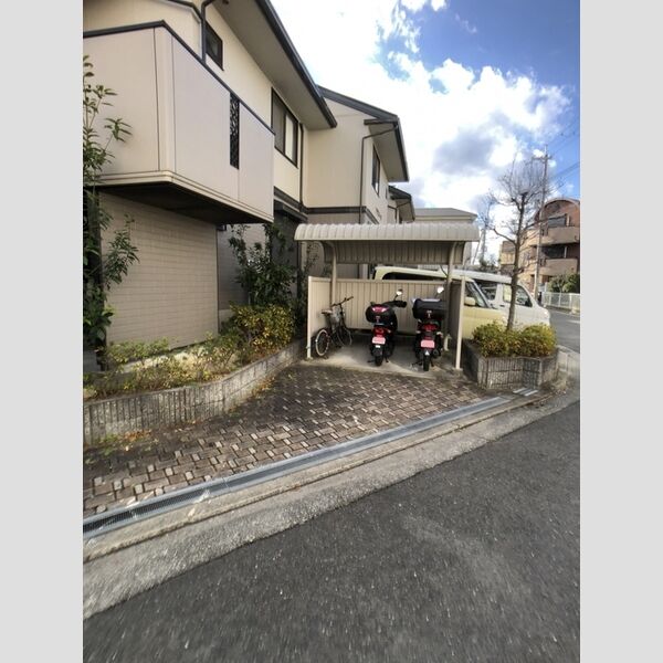 現地周辺 (駐輪場)