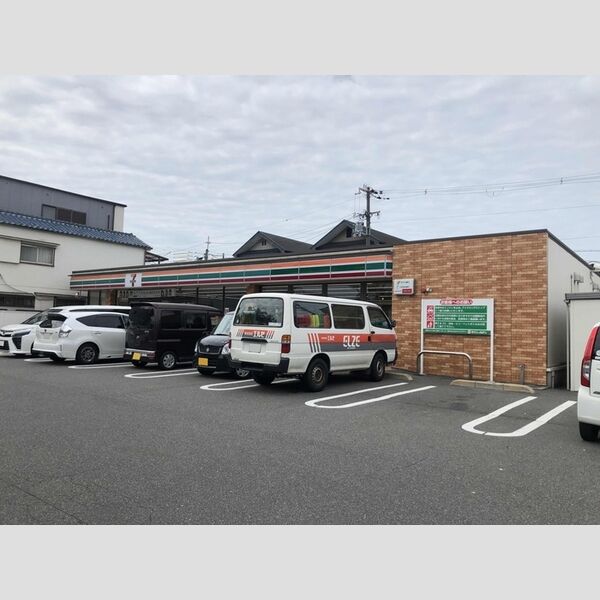 現地周辺 (セブンイレブン)