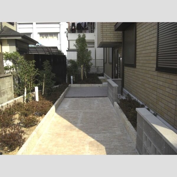 現地周辺 (エントランス入口通路!)