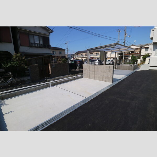 現地周辺 (駐輪場)