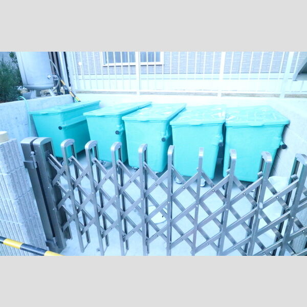 現地周辺 (ごみ置き場)