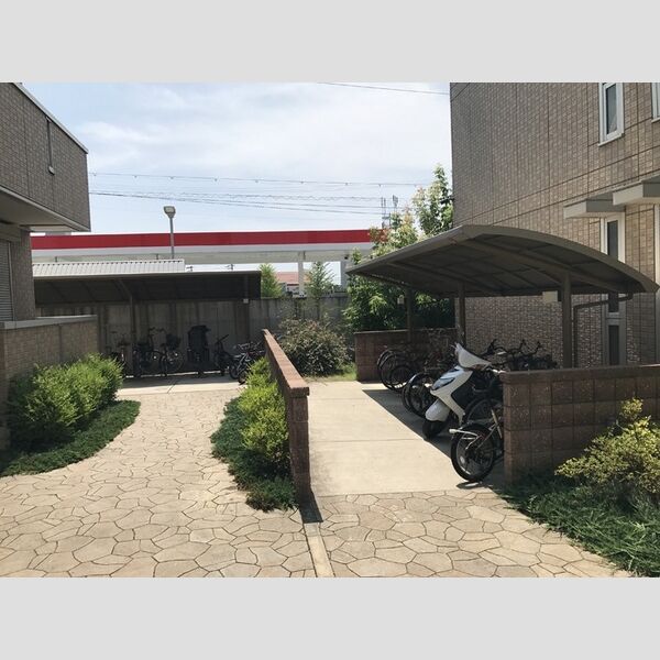現地周辺 (駐輪場)
