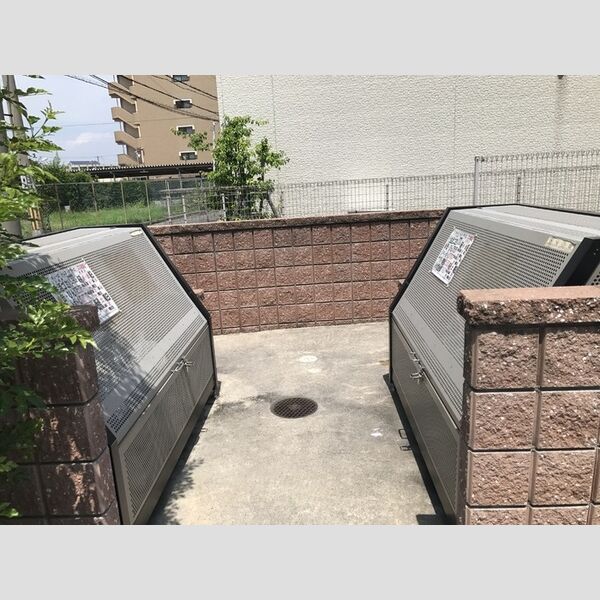 現地周辺 (ゴミストッカー)