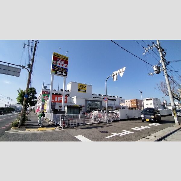 現地周辺 (スーパー、ドラッグストア)