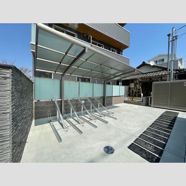 現地周辺 (駐輪場)