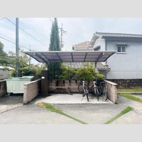 現地周辺 (駐輪場)