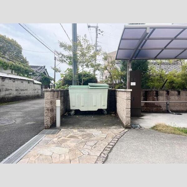 現地周辺 (ゴミ置場)