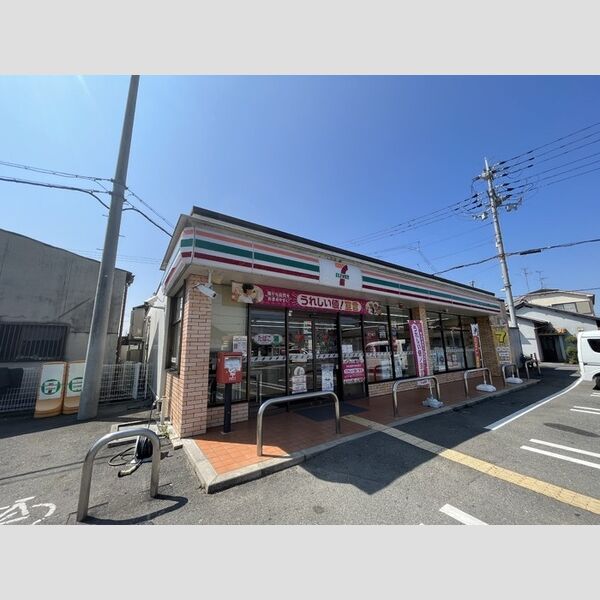 現地周辺 (セブンイレブン川向町店)