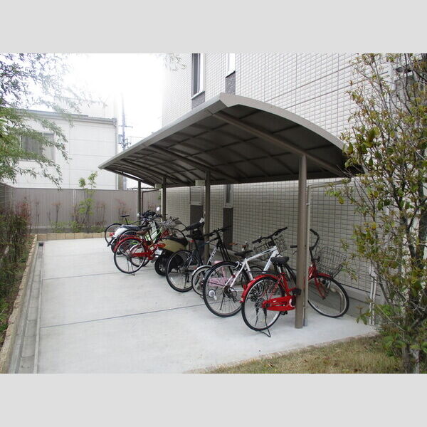 現地周辺 (駐輪場)