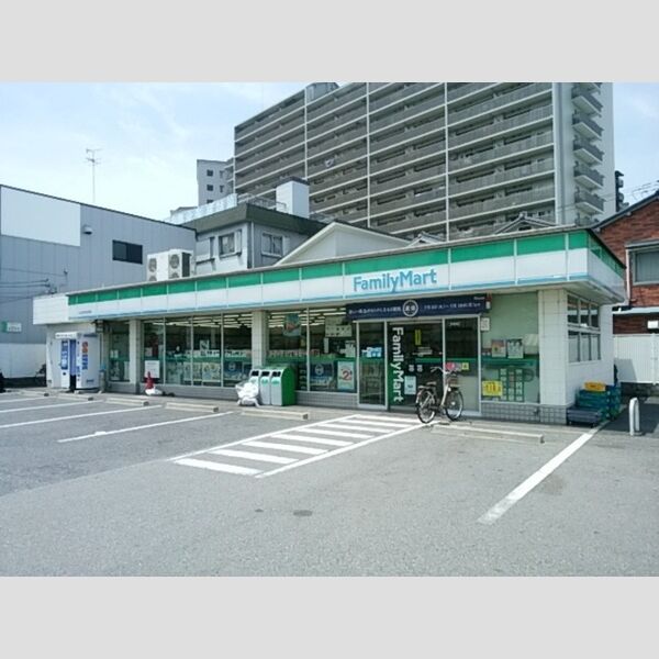 現地周辺 (ファミリーマート)