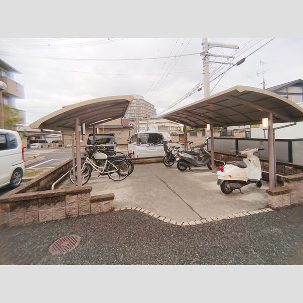 現地周辺 (駐輪場)