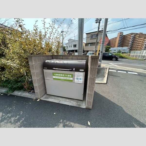 現地周辺 (ゴミ庫)