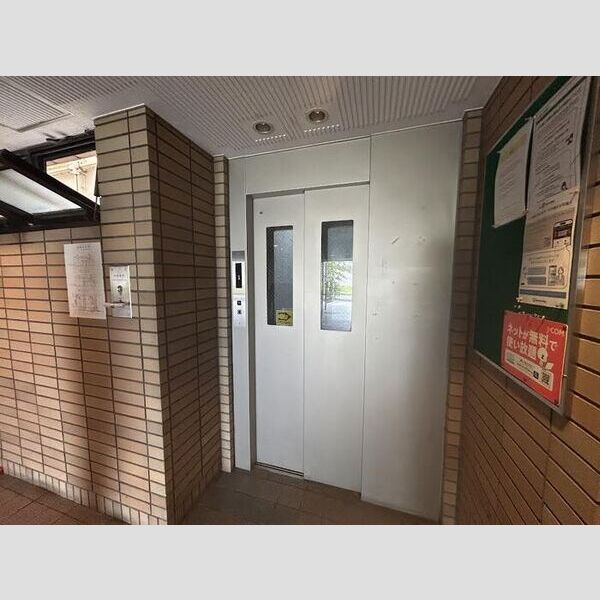 現地周辺 (エレベーター)