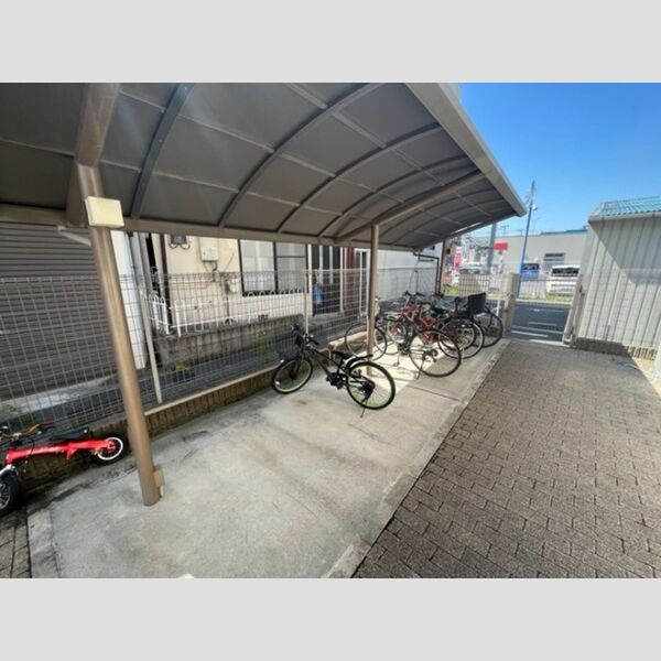 現地周辺 (駐輪場)