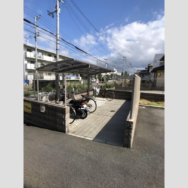 現地周辺 (駐輪場)