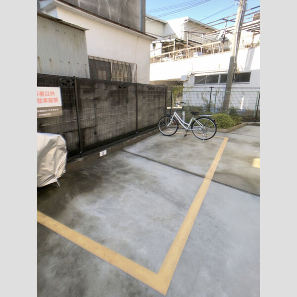 現地周辺 (駐輪場)