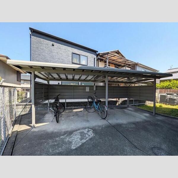 現地周辺 (駐輪場)