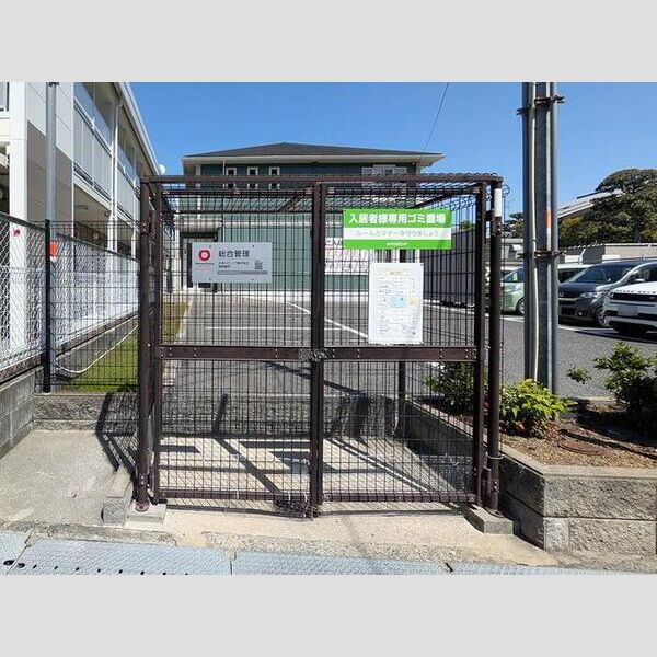 現地周辺 (ゴミ置き場)