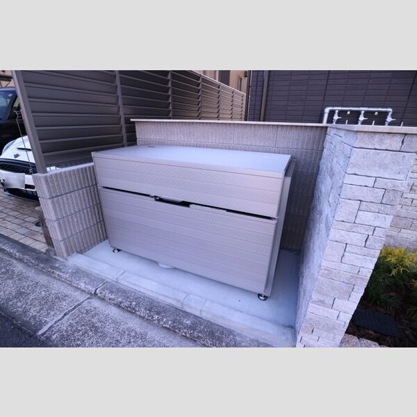 現地周辺 (ゴミ庫)