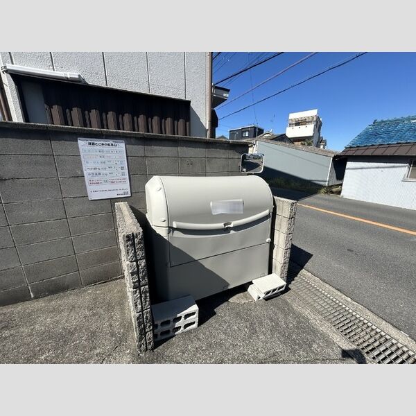 現地周辺 (ゴミ庫)