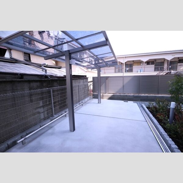 現地周辺 (駐輪場)