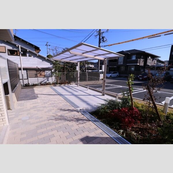 現地周辺 (駐輪場)