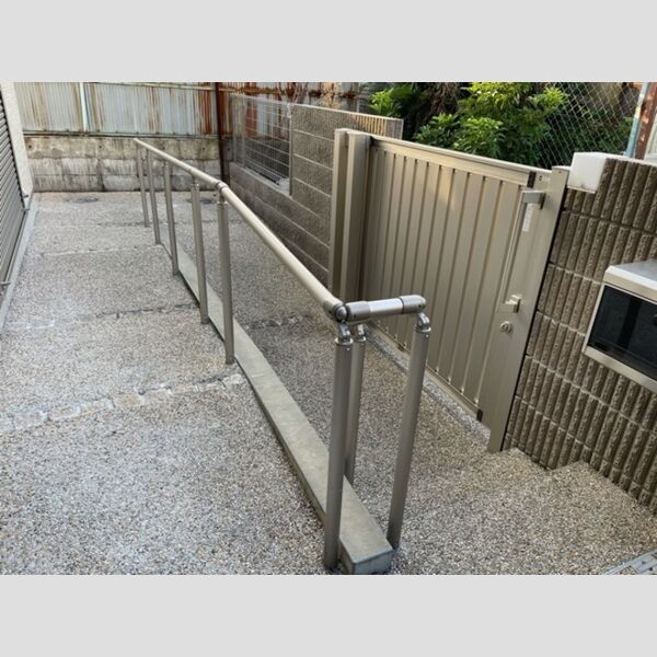 現地周辺 (玄関スロープ)