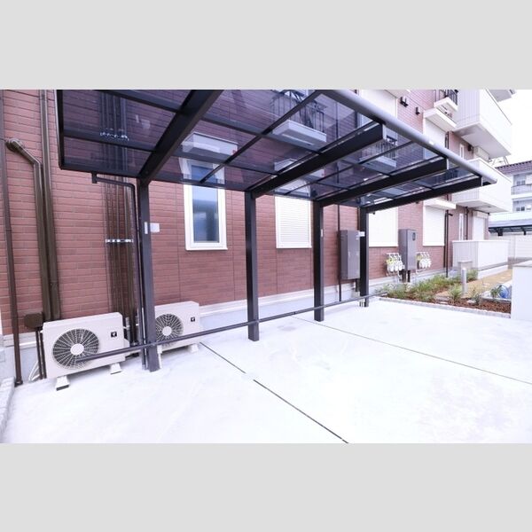 現地周辺 (駐輪場)