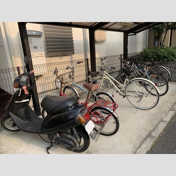 現地周辺 (駐輪場)
