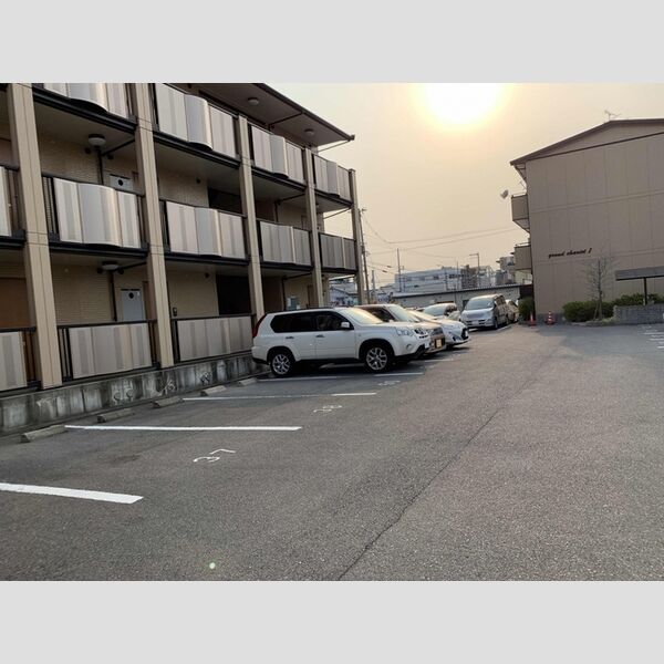 駐車場 (駐車場)