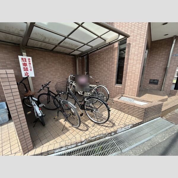 現地周辺 (駐輪場)