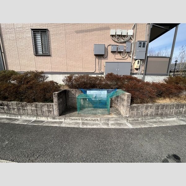 現地周辺 (ゴミ置き場)