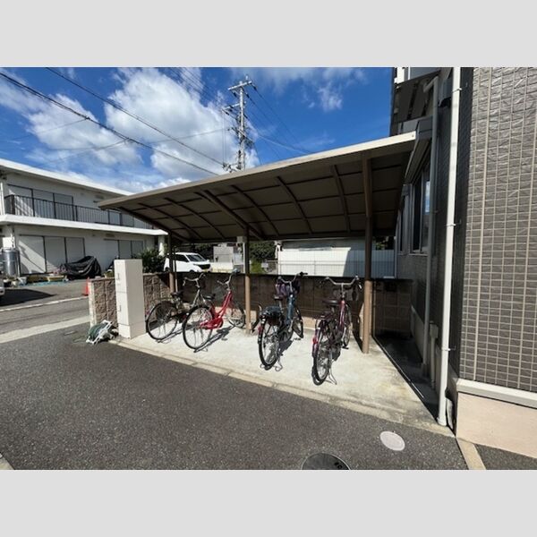 現地周辺 (駐輪場)