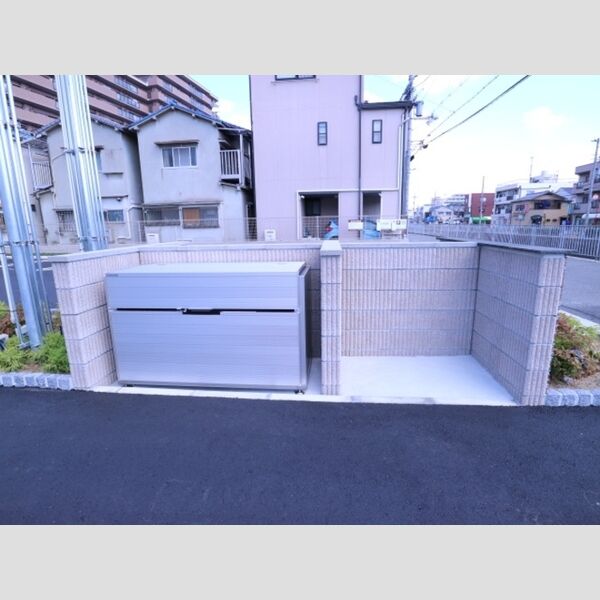 現地周辺 (ゴミ置場)