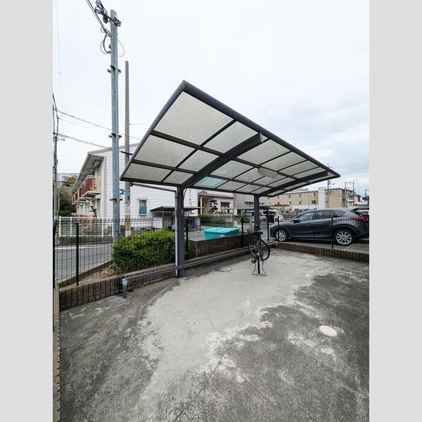 現地周辺 (駐輪場)