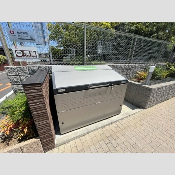 現地周辺 (ゴミ庫)