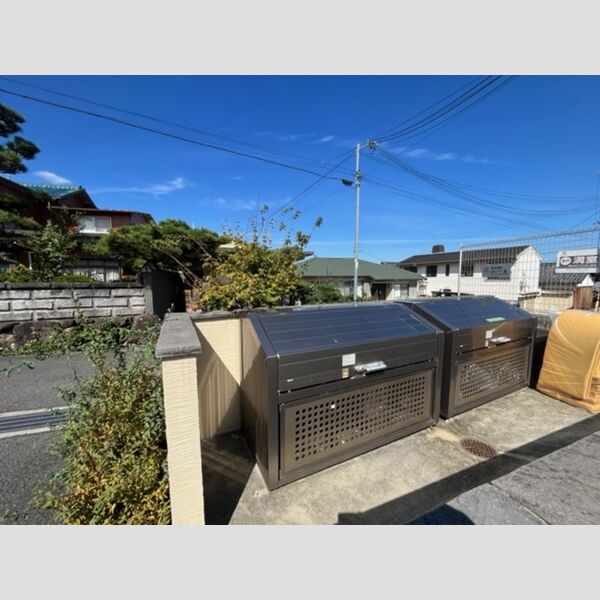 現地周辺 (ゴミ庫)