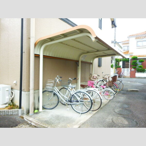 現地周辺 (駐輪場)