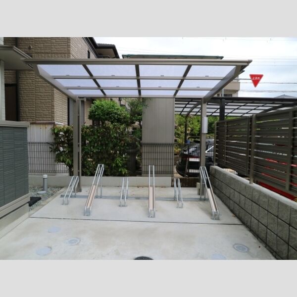 現地周辺 (駐輪場)