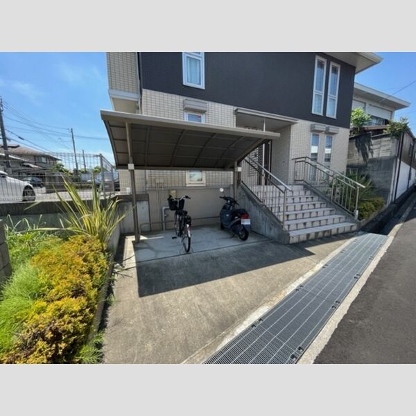 現地周辺 (駐輪場)