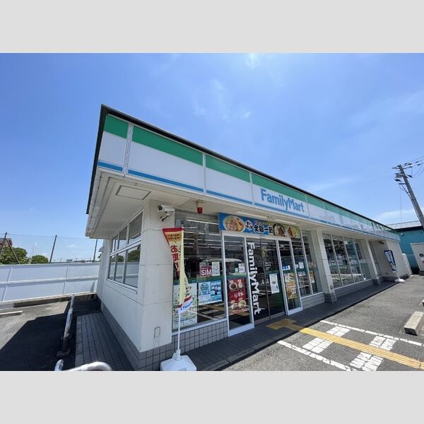 現地周辺 (ファミリーマート東ぐみの木店)