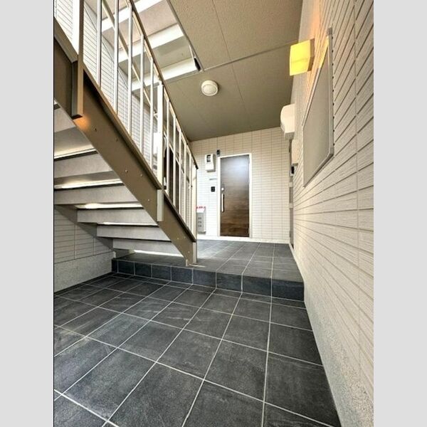 現地周辺 (1階廊下)