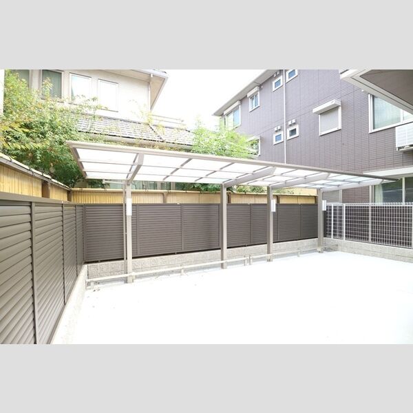 現地周辺 (駐輪場)