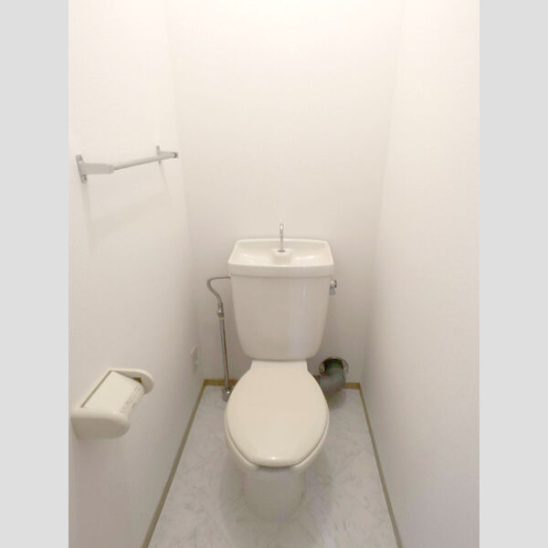 トイレ (トイレ)