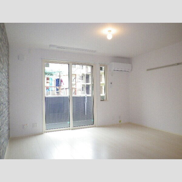 その他 (9帖洋室南向き♪♪ソファはこちらへ)