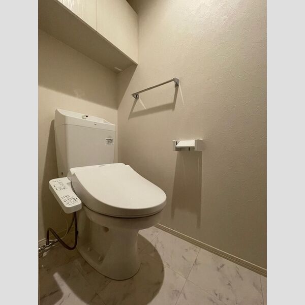 トイレ (温水洗浄暖房便座)