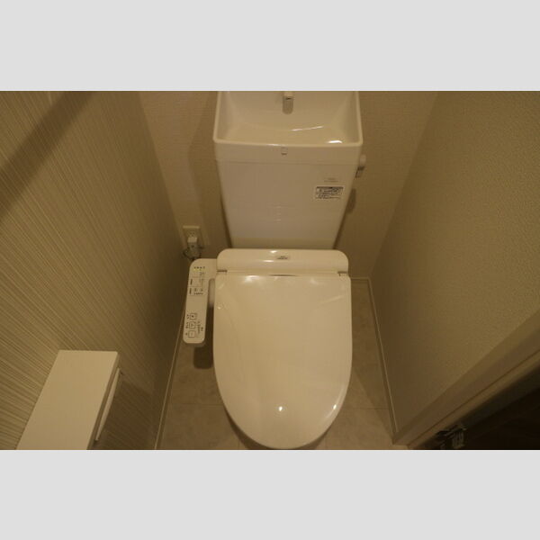 トイレ (温水洗浄便座)
